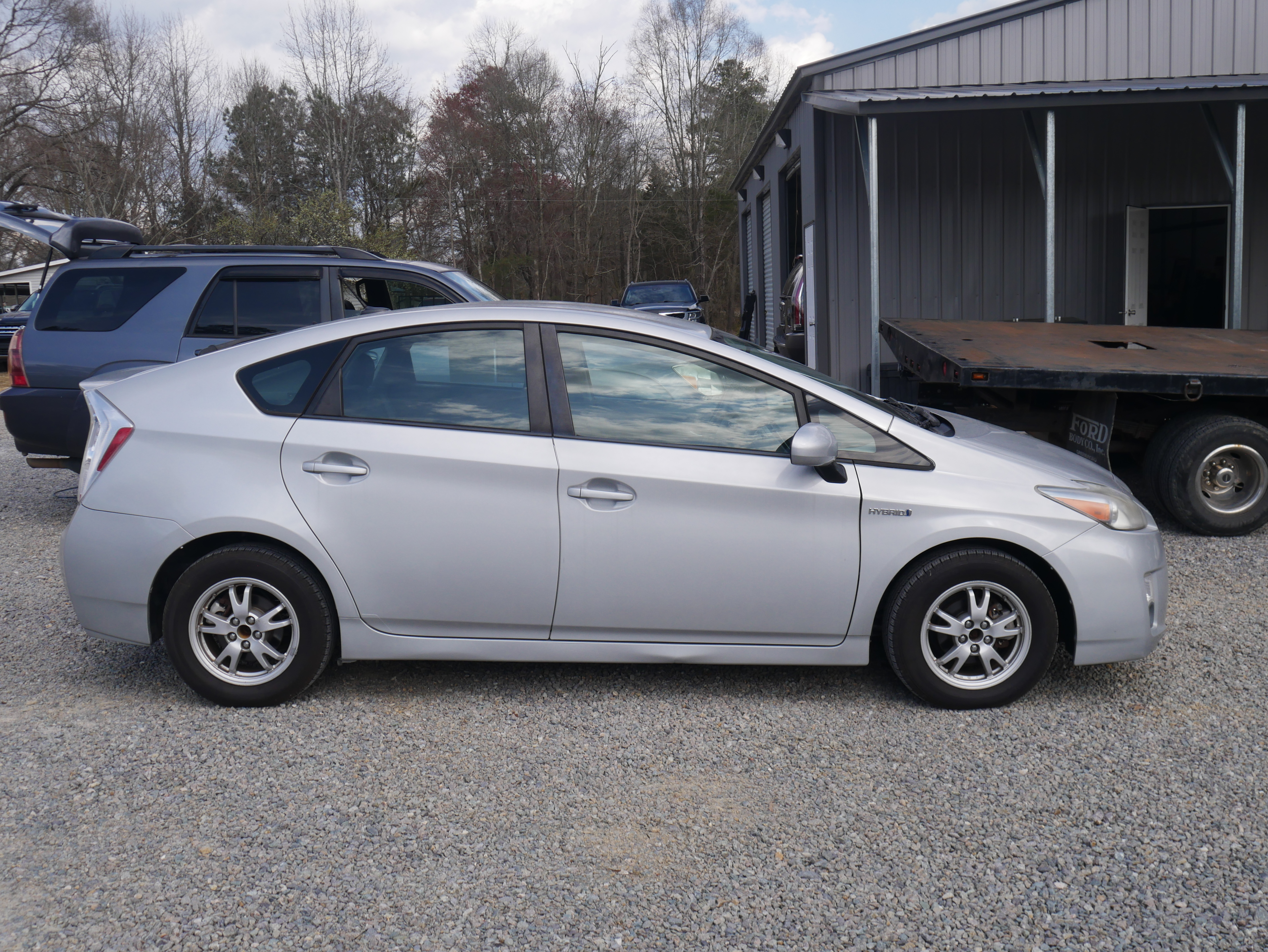 View vehicle photo 5