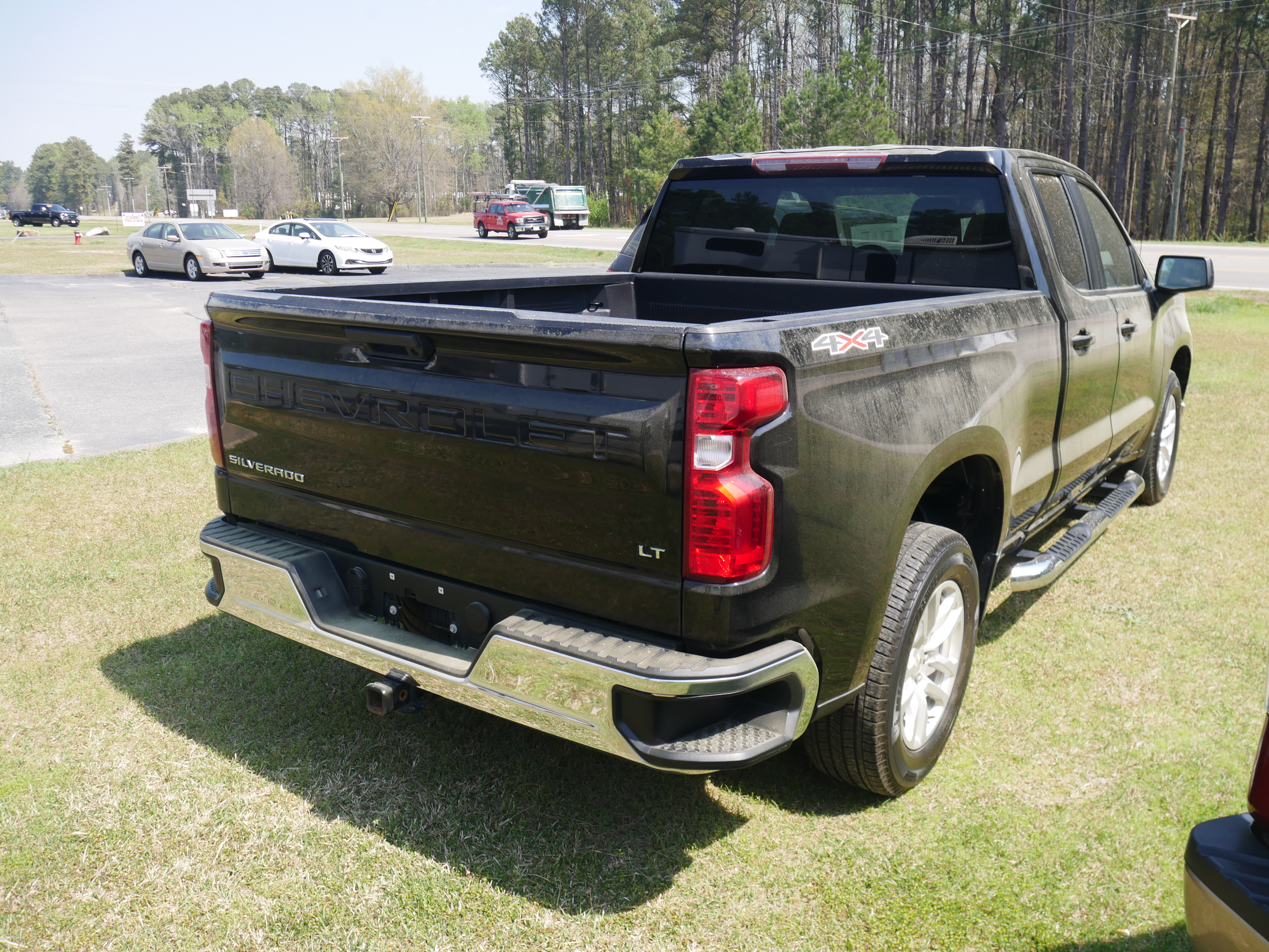 View vehicle photo 4