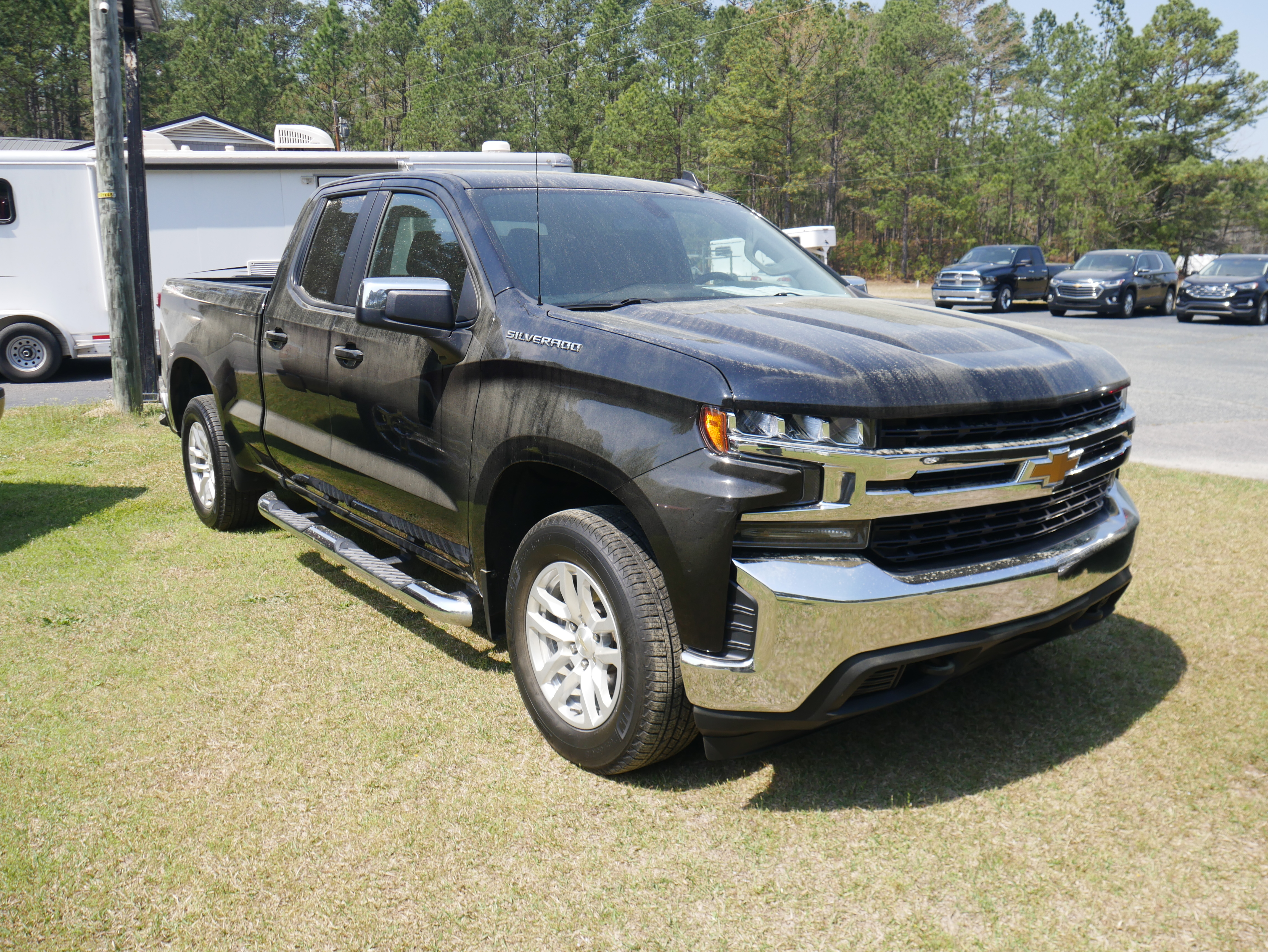 View vehicle photo 5