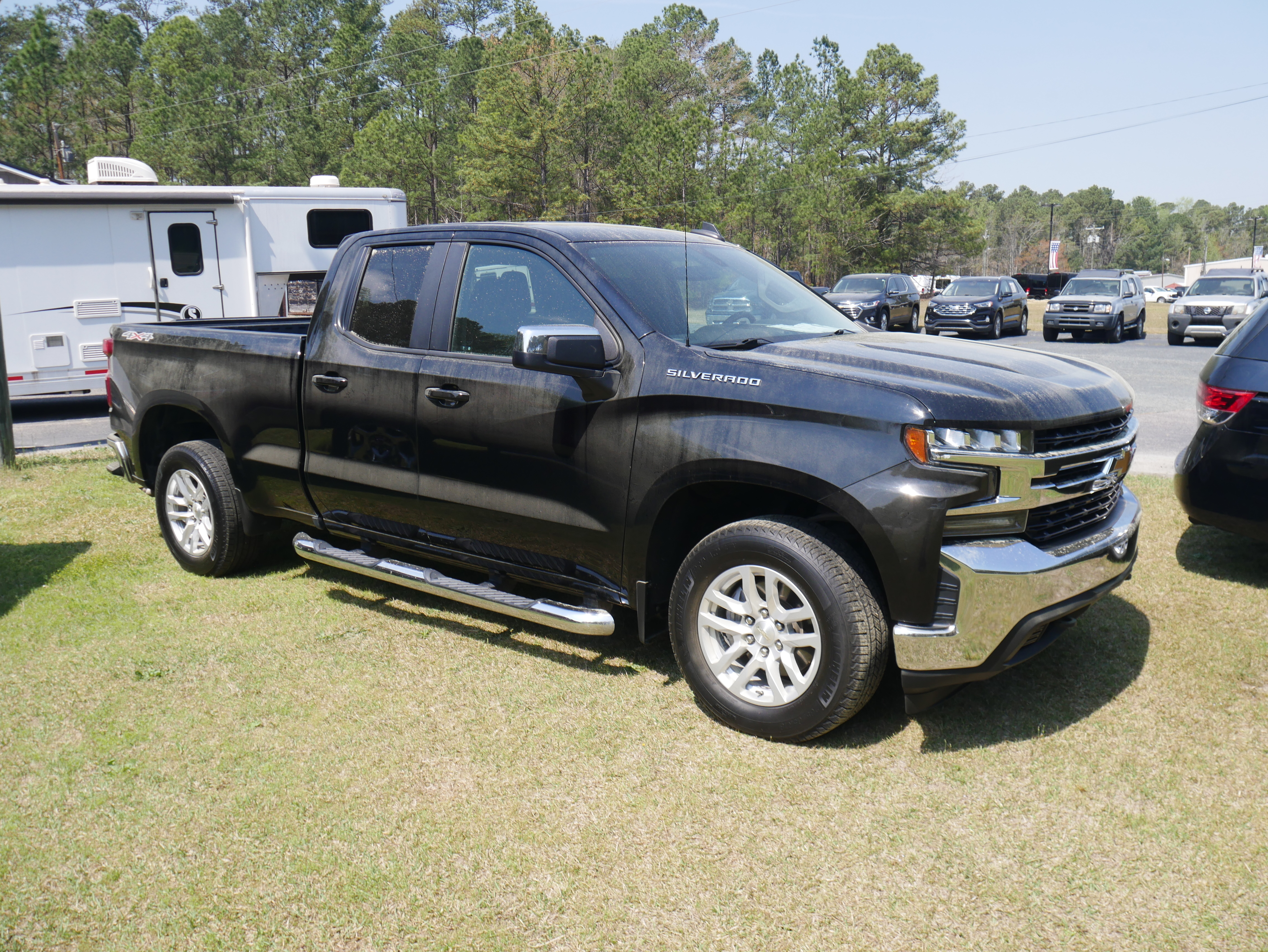 View vehicle photo 6