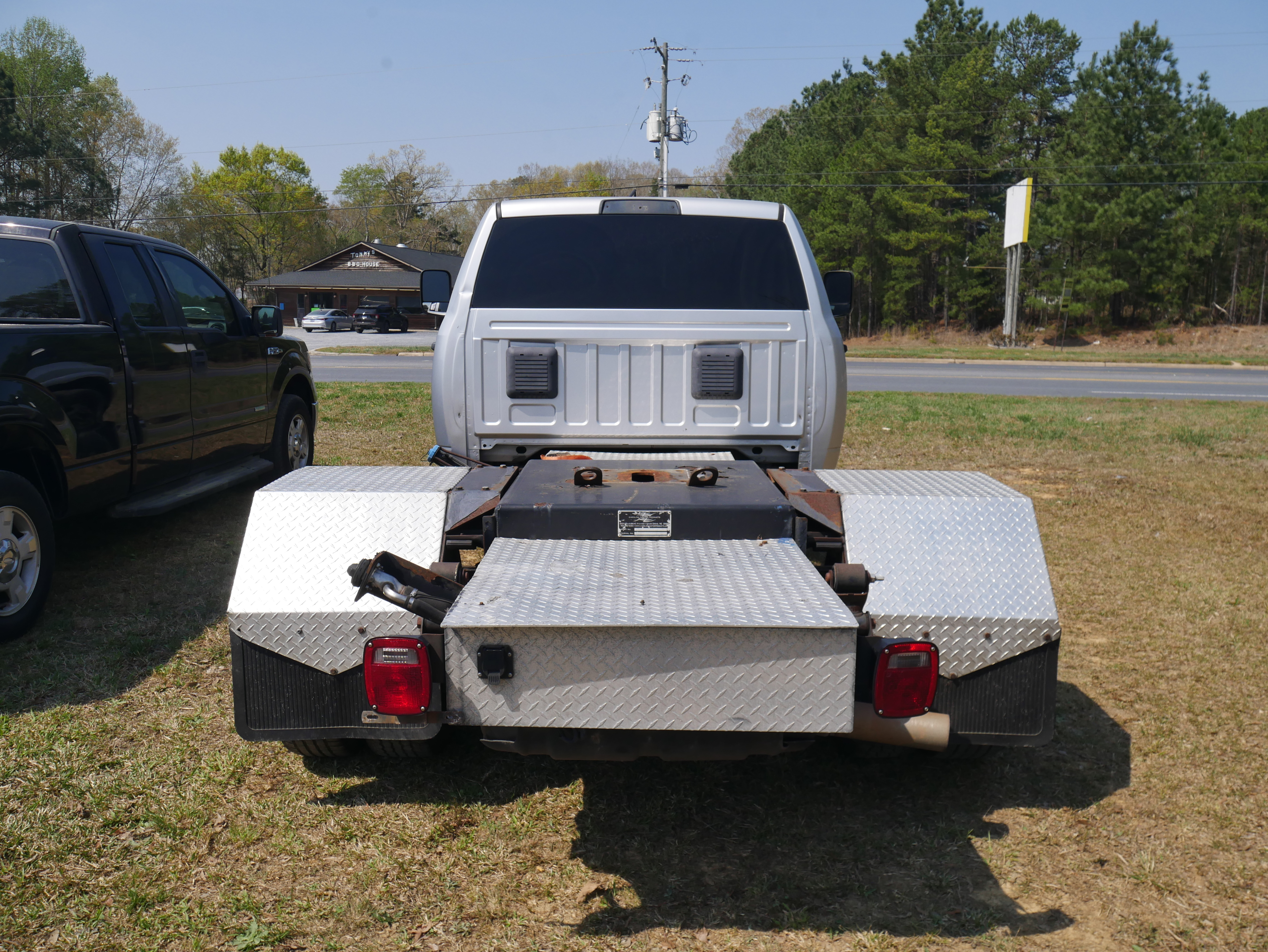 View vehicle photo 3